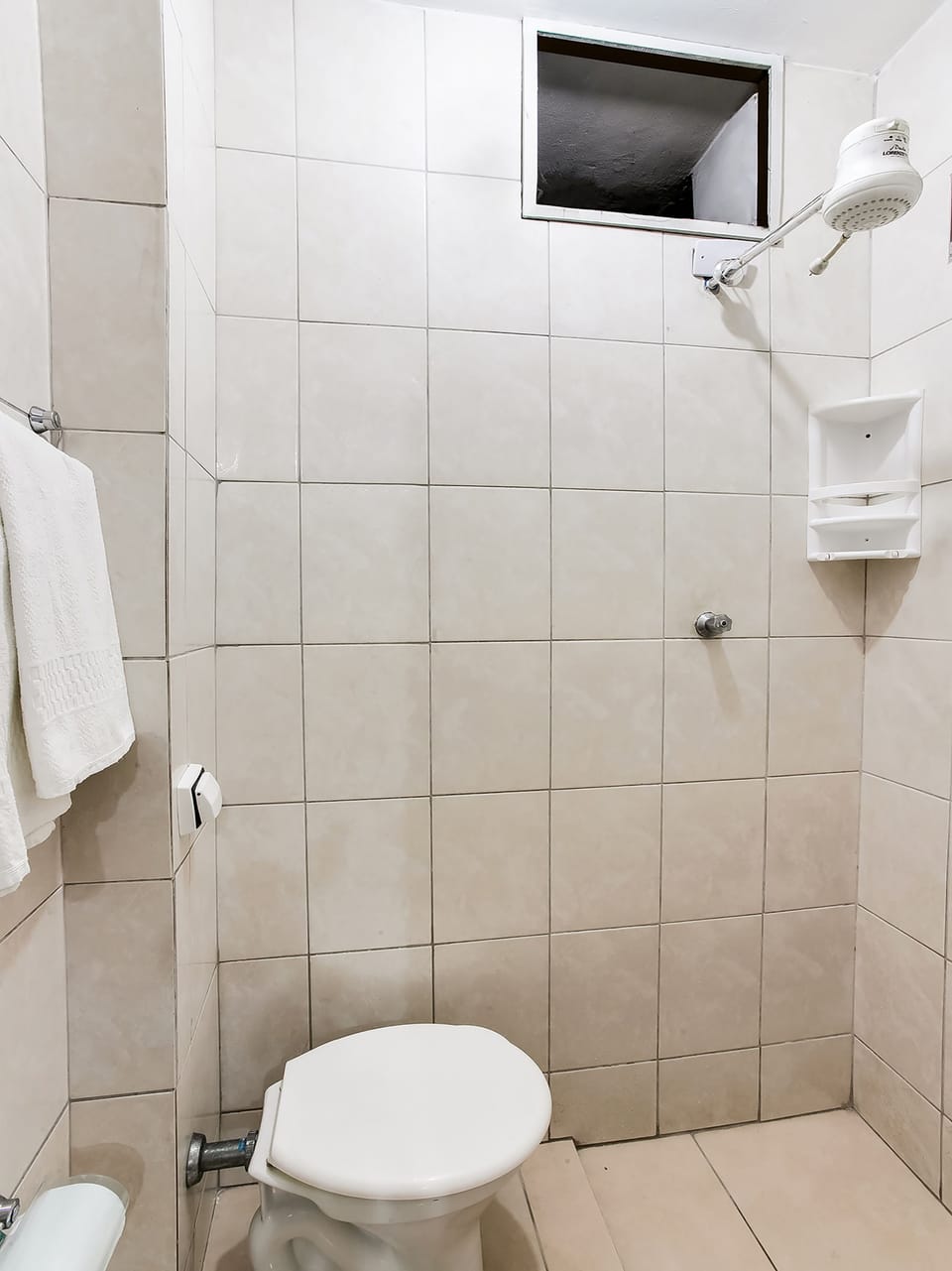 Quadruple Room (4 Single Beds) | Bathroom | Shower, free toiletries, towels, shampoo