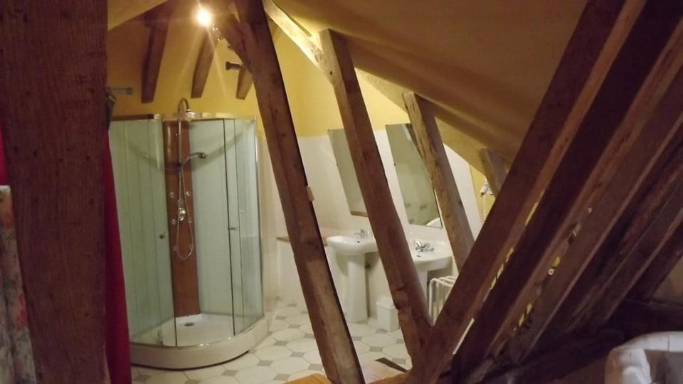 Quadruple Room, Private Bathroom, Garden View | Bathroom