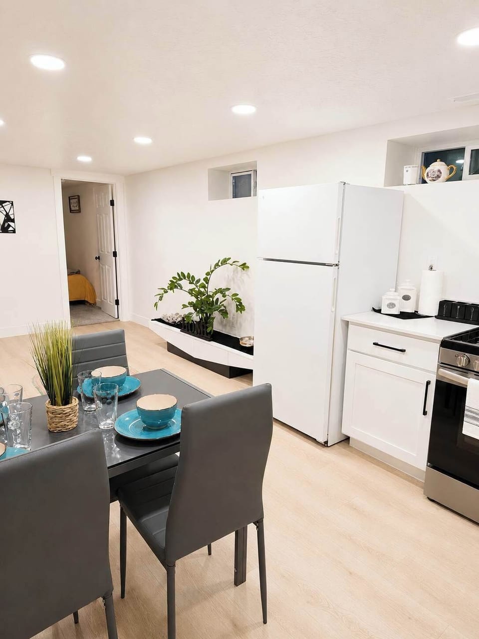 Modern kitchen and dining space with everything you need to feel at home.