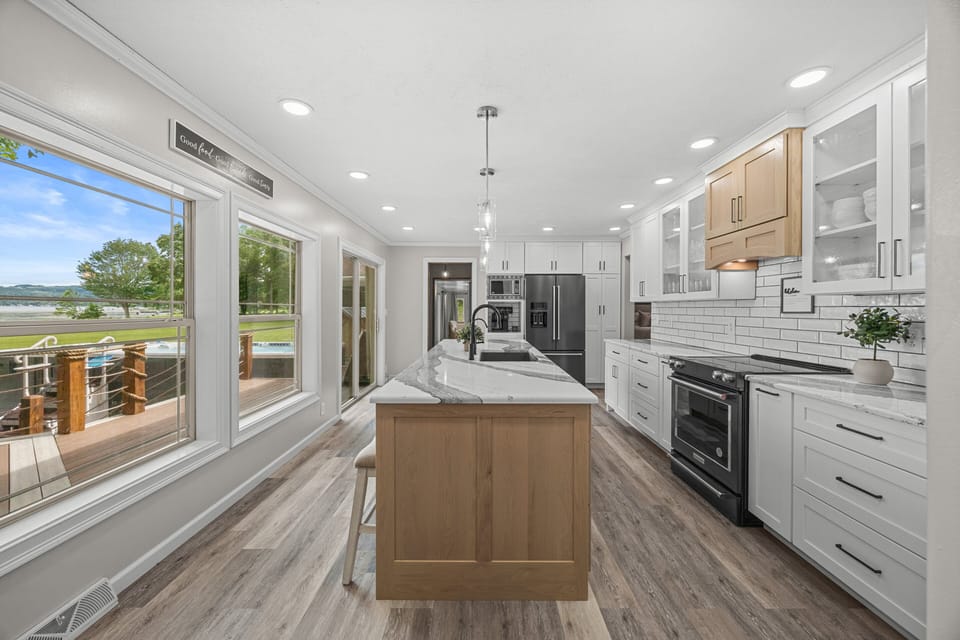 Beautiful new kitchen with large island