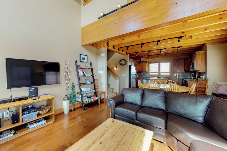 Condo | Living area | Smart TV