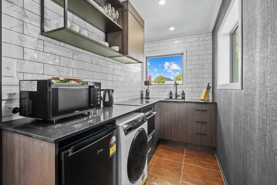 Enjoy ultimate convenience with a washer/dryer, dishwasher, stove, and oven all at your fingertips.