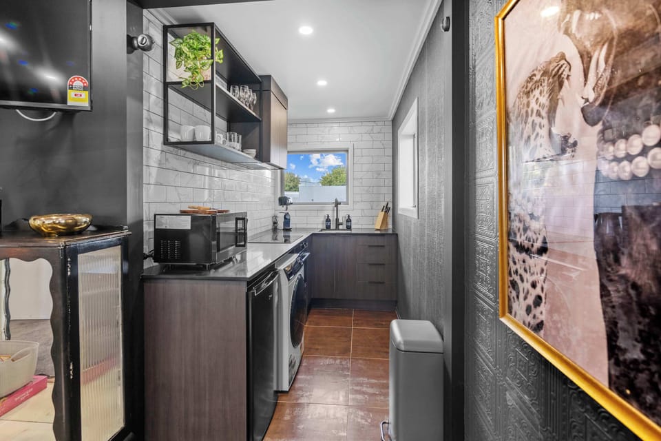 Fully equipped kitchen with all the essentials you need.