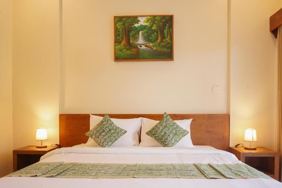 Deluxe Double Room, Balcony | Minibar, in-room safe, desk, laptop workspace
