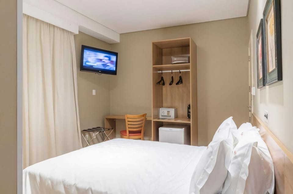 Bedroom. Interior and views may vary based on location and availability.