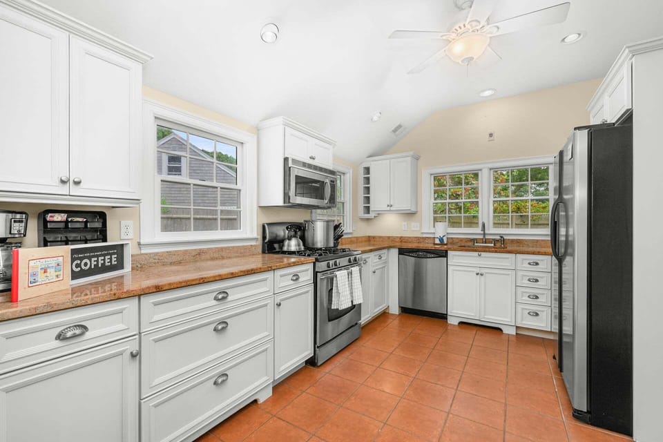 Fully equipped kitchen