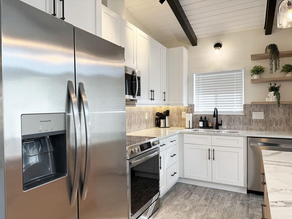 2BR Beach, Bay & Pool at Admiralty Villas (8485)