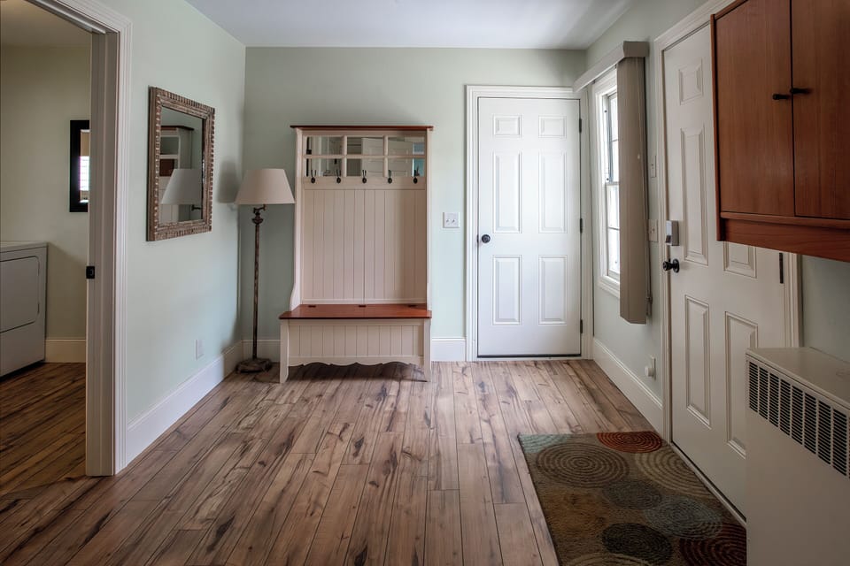 Rear handicap accessible entry foyer
