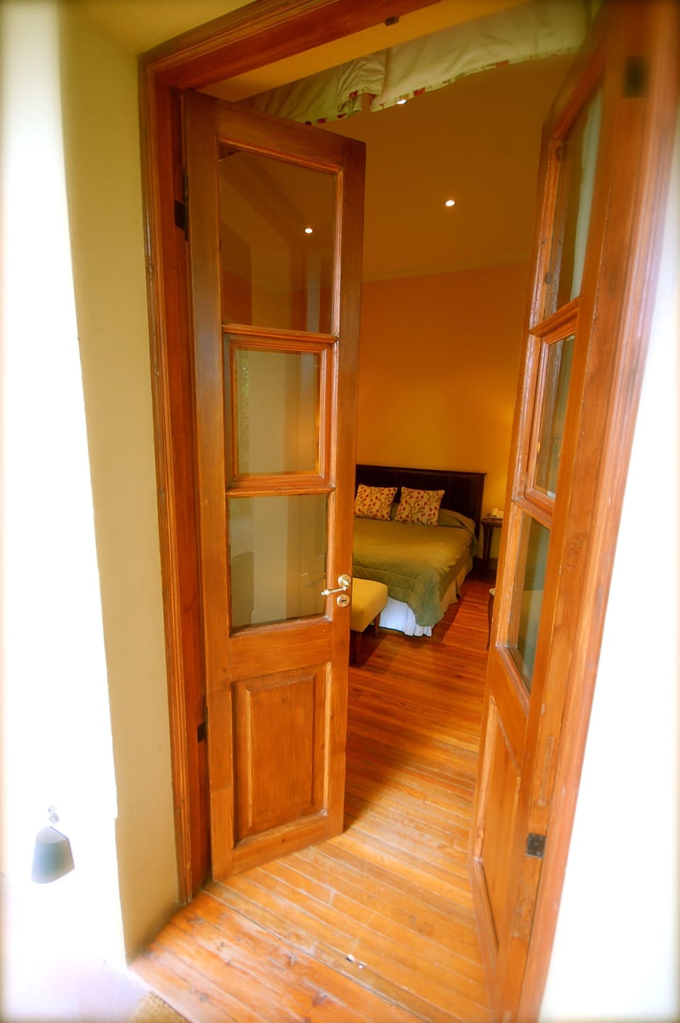 Gallery Room (vista galeria) | Premium bedding, in-room safe, blackout drapes