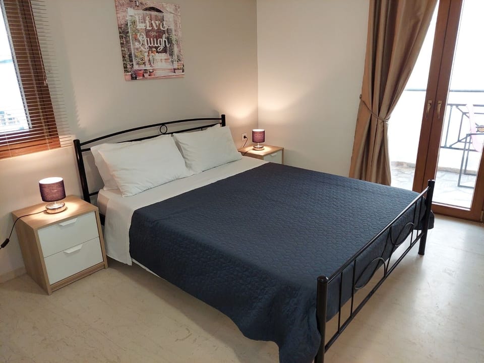 Studio | In-room safe, desk, iron/ironing board, free cribs/infant beds