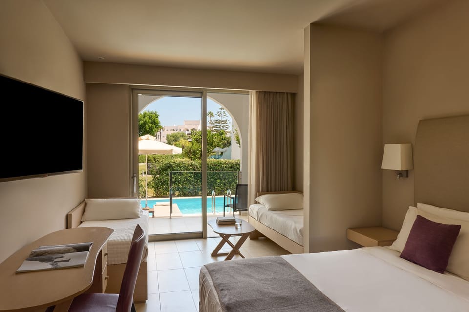 Family Room Swim Up Inland View | Open Plan | Minibar, WiFi, bed sheets
