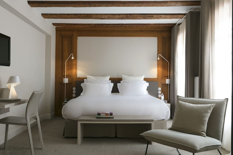 Charm Room | Premium bedding, minibar, in-room safe, desk