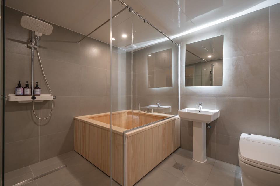 VIP Hinoki | Bathroom | Shower, hair dryer, towels, toilet paper