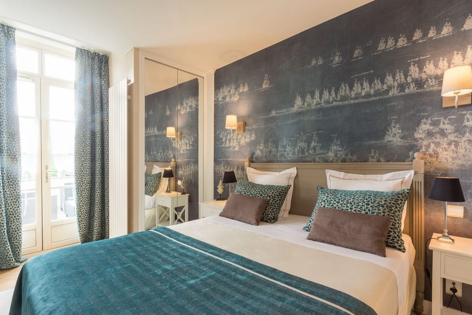 Junior Suite | Egyptian cotton sheets, in-room safe, desk, free WiFi