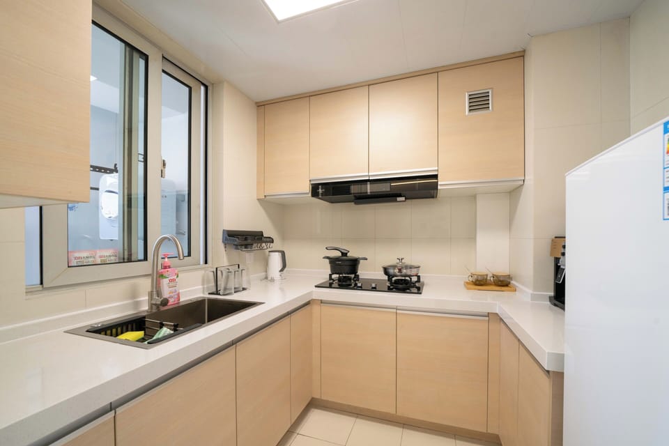 Panoramic Studio Suite, Multiple Beds, Kitchen, City View | Private kitchen