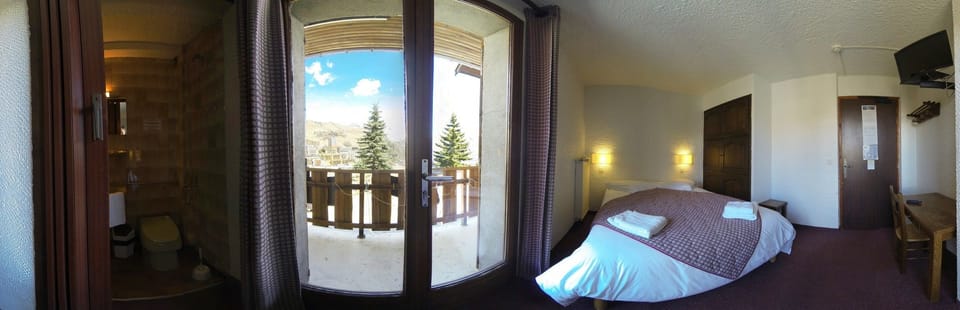 Comfort Double Room (No.1) | Free WiFi, bed sheets