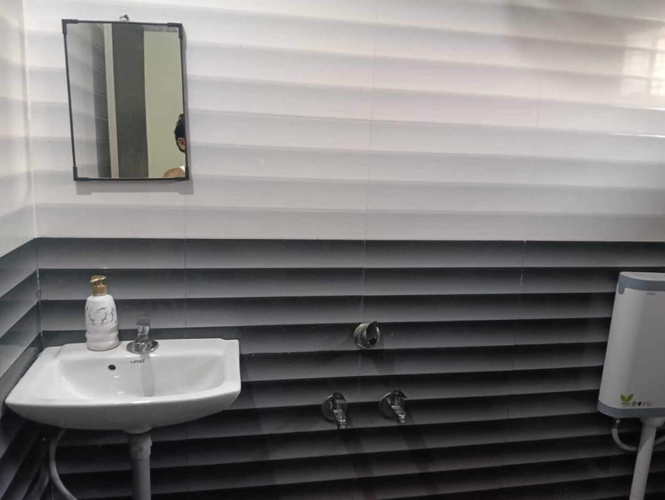 Deluxe Room | Bathroom | Shower, soap