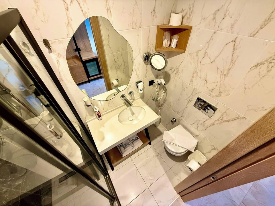Standard Double or Twin Room, Sea View | Bathroom | Shower, hair dryer, towels, soap