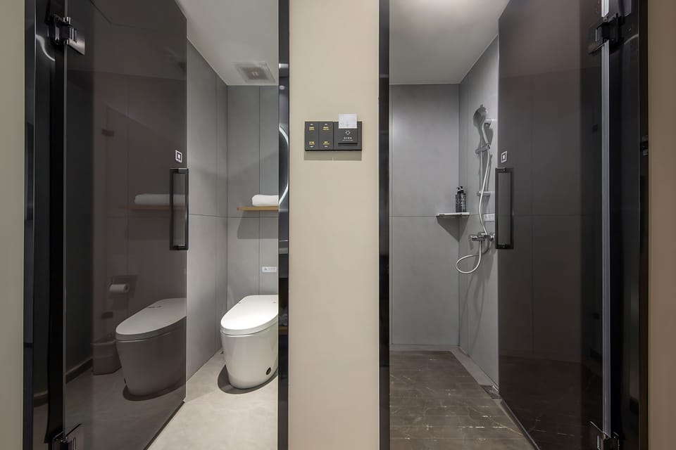 Shower, free toiletries, hair dryer, towels