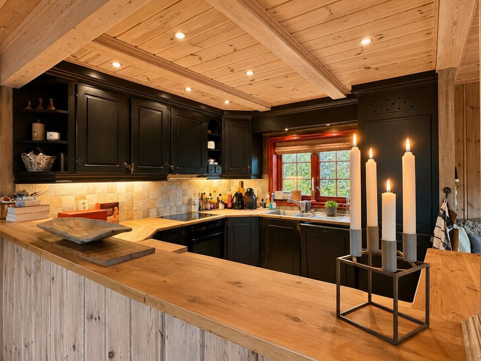 Spacious full kitchen