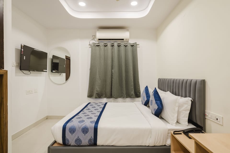 Standard Room | Desk, WiFi (free), bed sheets