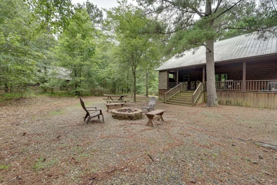 Picnic Table | Fire Pit | Private Yard