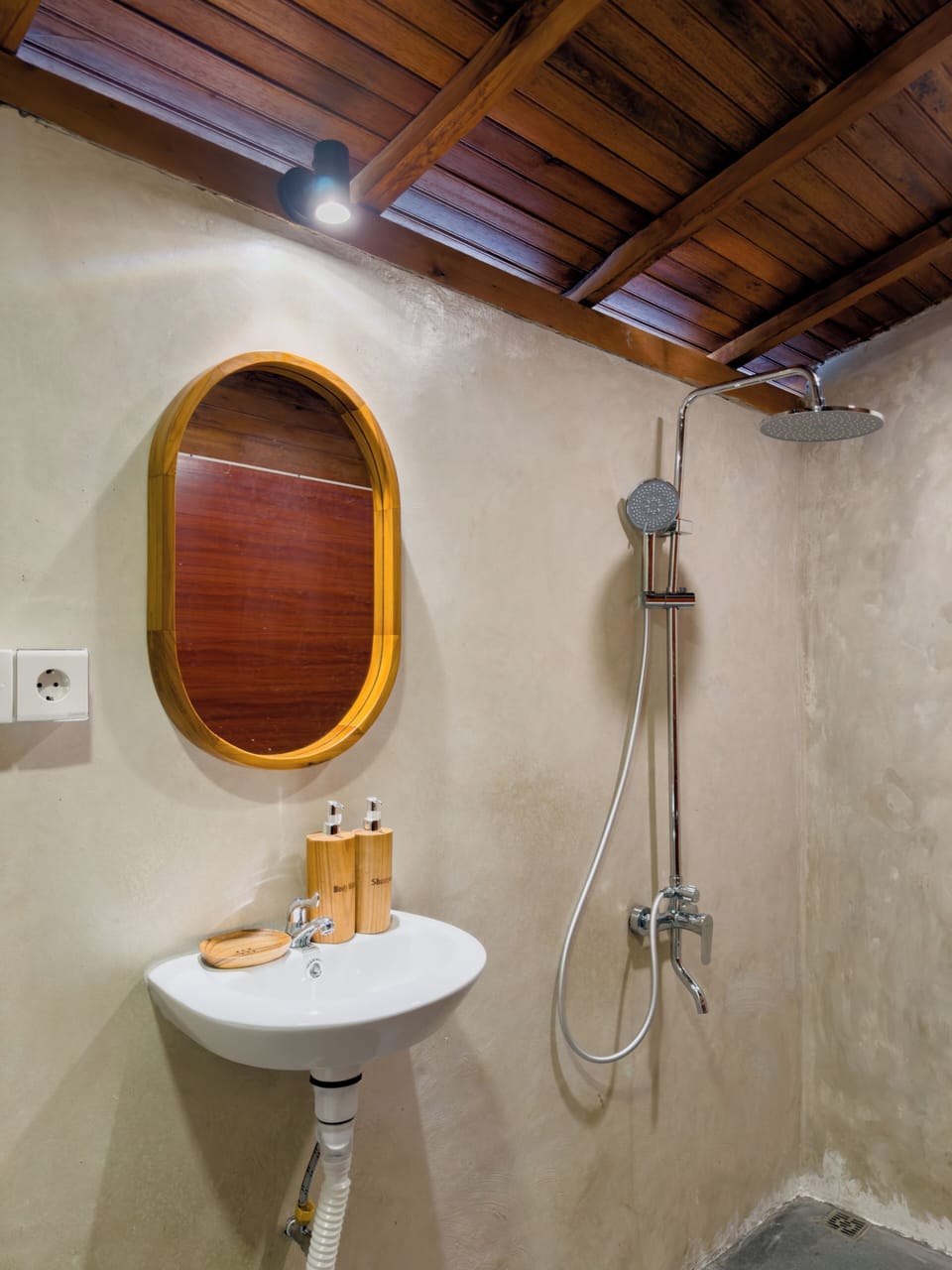 Economy Double Room, Valley View | Bathroom | Separate tub and shower, free toiletries, towels, soap