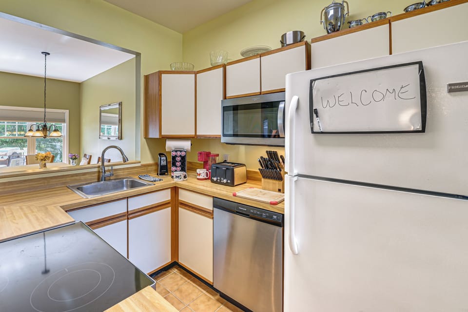 Kitchen | Main Level