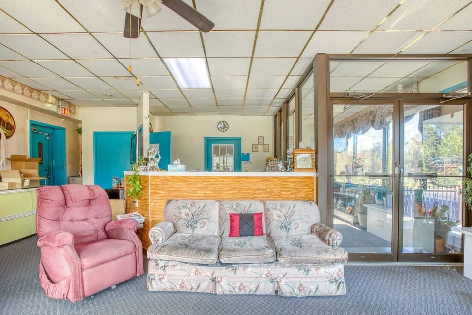 Entrance / Reception