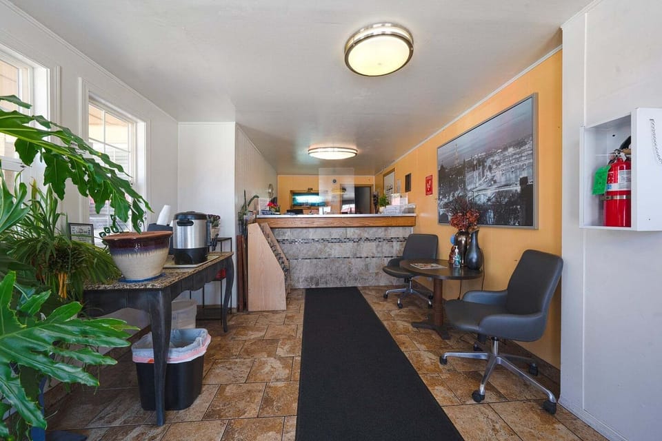 Entrance / Reception