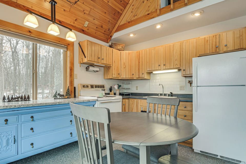 Dining Area | Kitchen