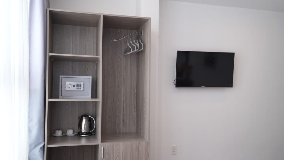 Deluxe Room, City View | Interior