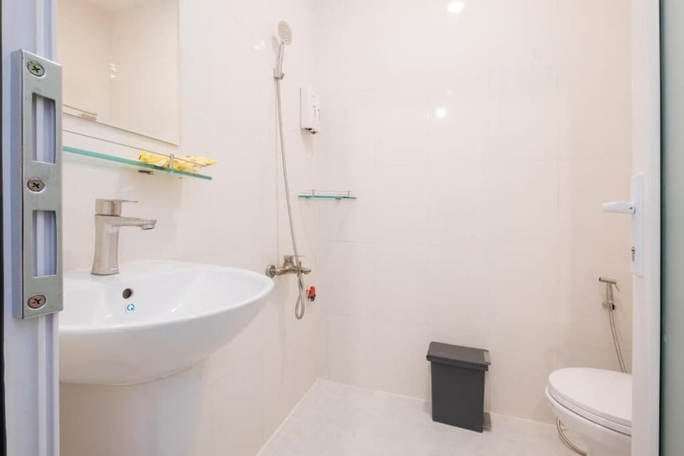 Family Room | Bathroom | Shower, hair dryer, slippers, towels