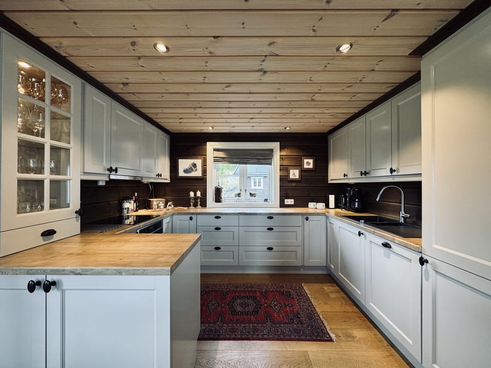 Large kitchen with everything you need to prepare meals