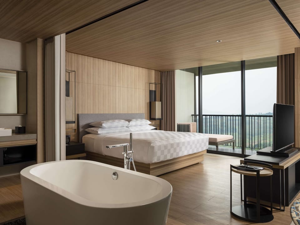 Premium bedding, minibar, in-room safe, desk