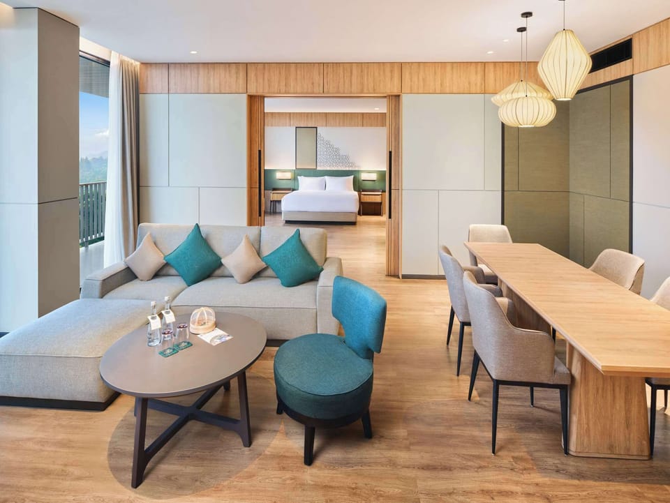 Signature Suite, 1 King Bed, Balcony, Garden View | Premium bedding, minibar, in-room safe, desk