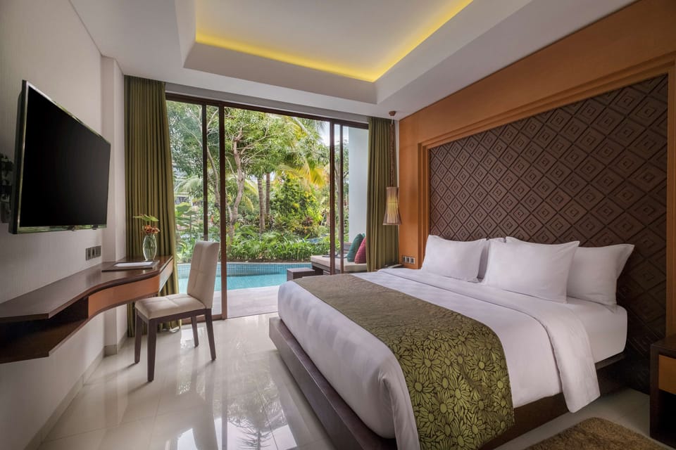 In-room safe, desk, blackout drapes, soundproofing
