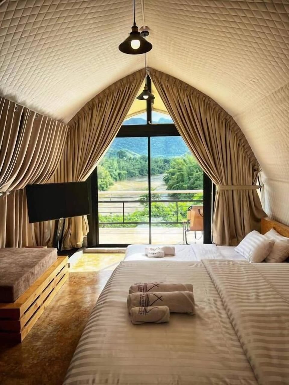 Double Room, Balcony, River View | WiFi (free)