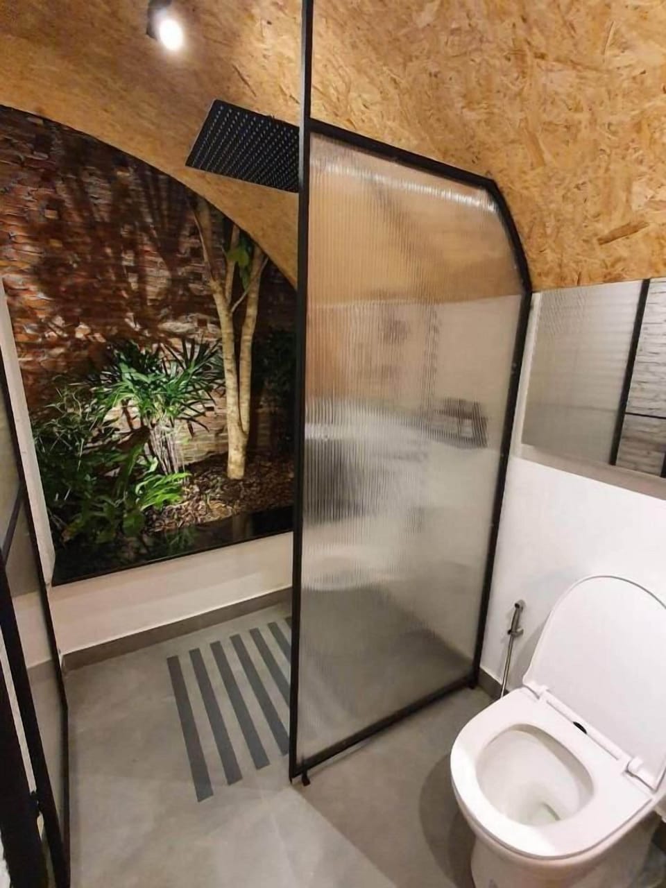Double Room, Balcony, River View | Bathroom | Shower, free toiletries, hair dryer, slippers