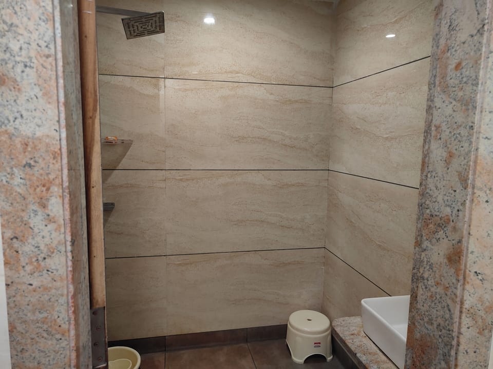 Economy Room | Bathroom