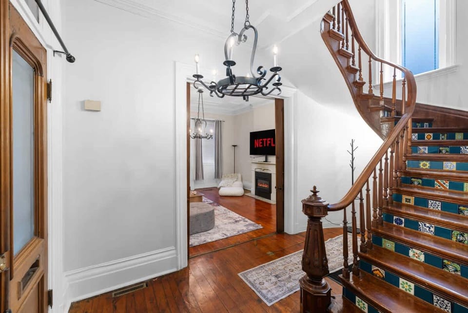 Walk to Allentown With Free Parking WFH Space House in Buffalo