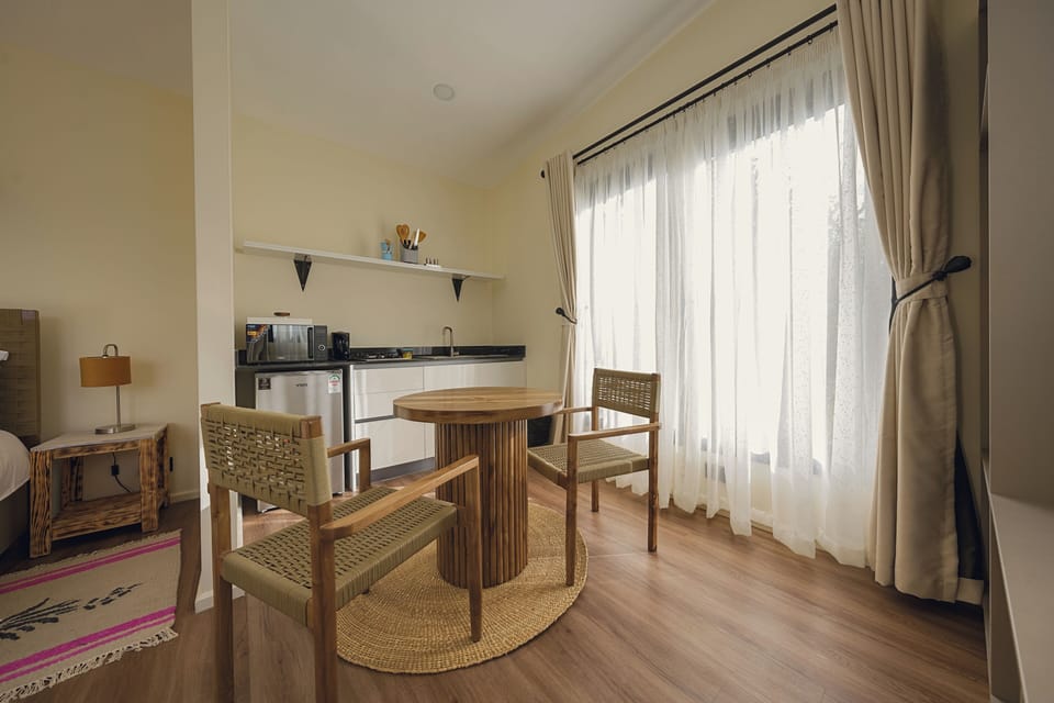 Standard Studio Suite, Valley View | Private kitchen | Coffee/tea maker, fridge, microwave, oven
