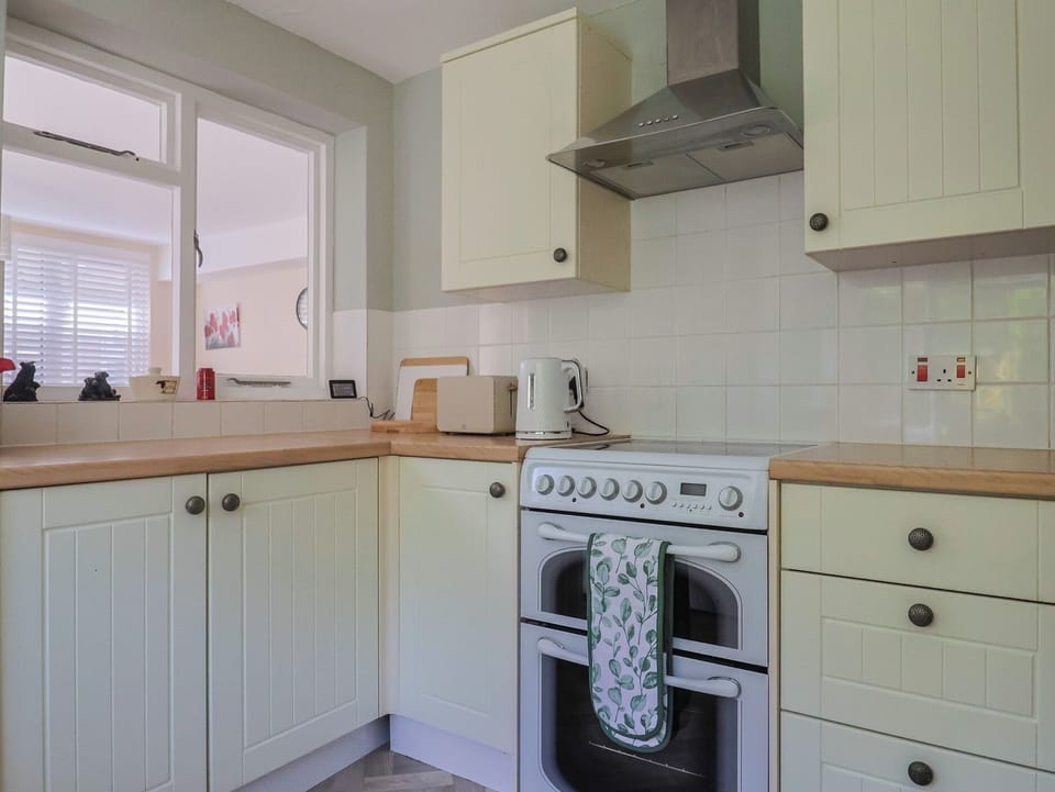 Dishwasher, cookware/dishes/utensils