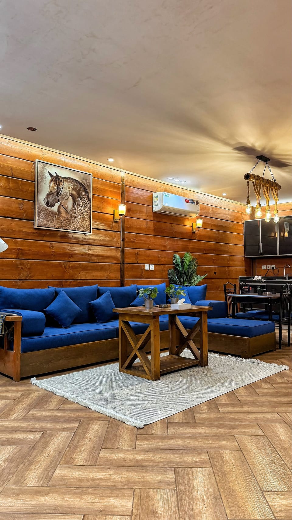 Deluxe Double or Twin Room | Living area