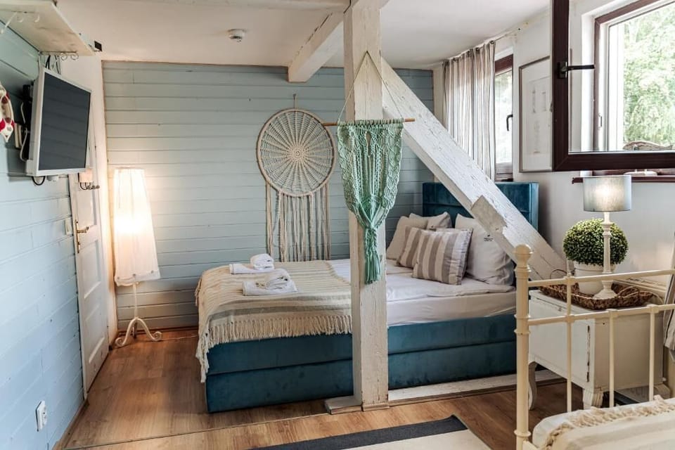 Standard Double Room, Lake View | Iron/ironing board (on request), WiFi (free)