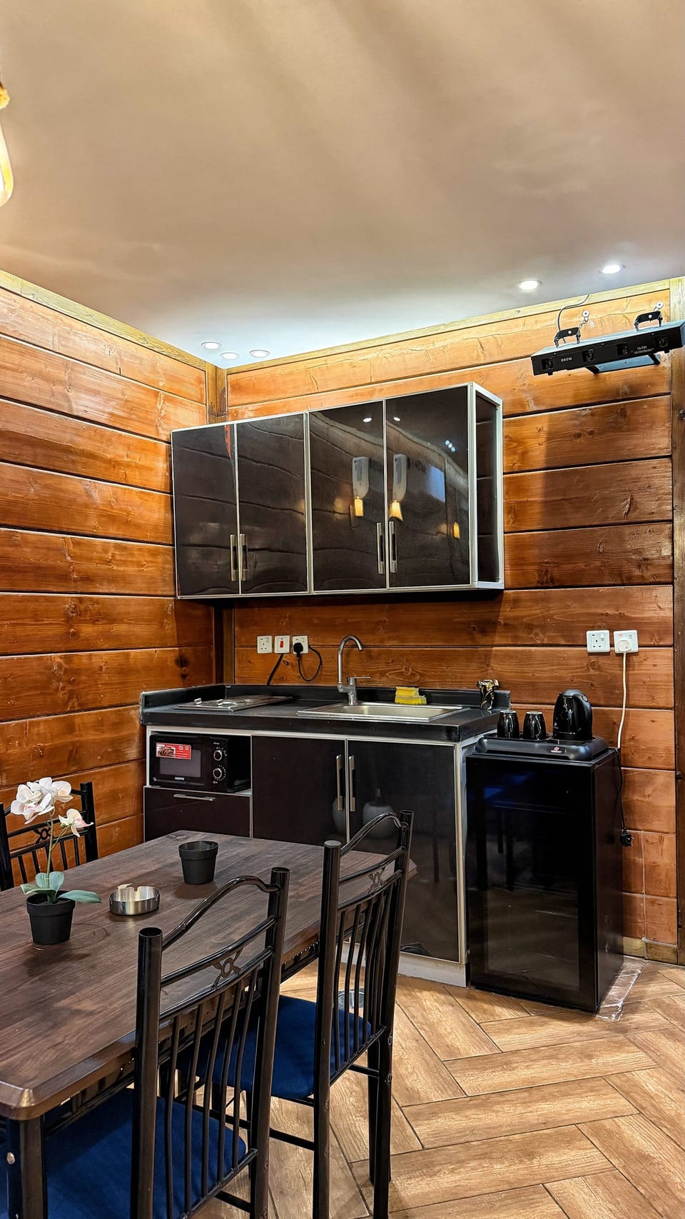 Luxury Suite, Executive Level | Private kitchen | Fridge