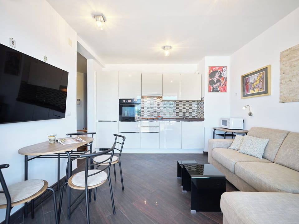 Apartment (2 Bedrooms) | Living area