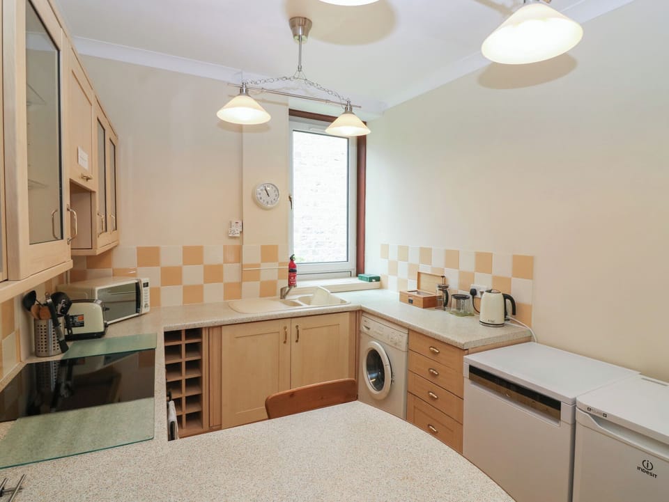 Dishwasher, cookware/dishes/utensils