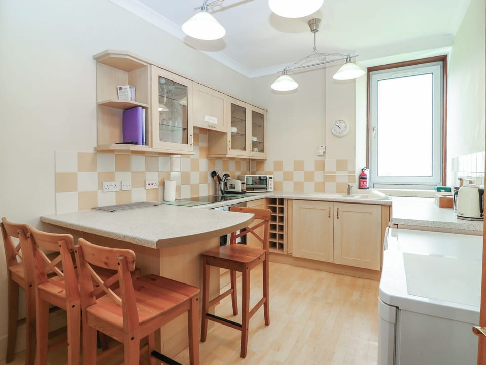Dishwasher, cookware/dishes/utensils