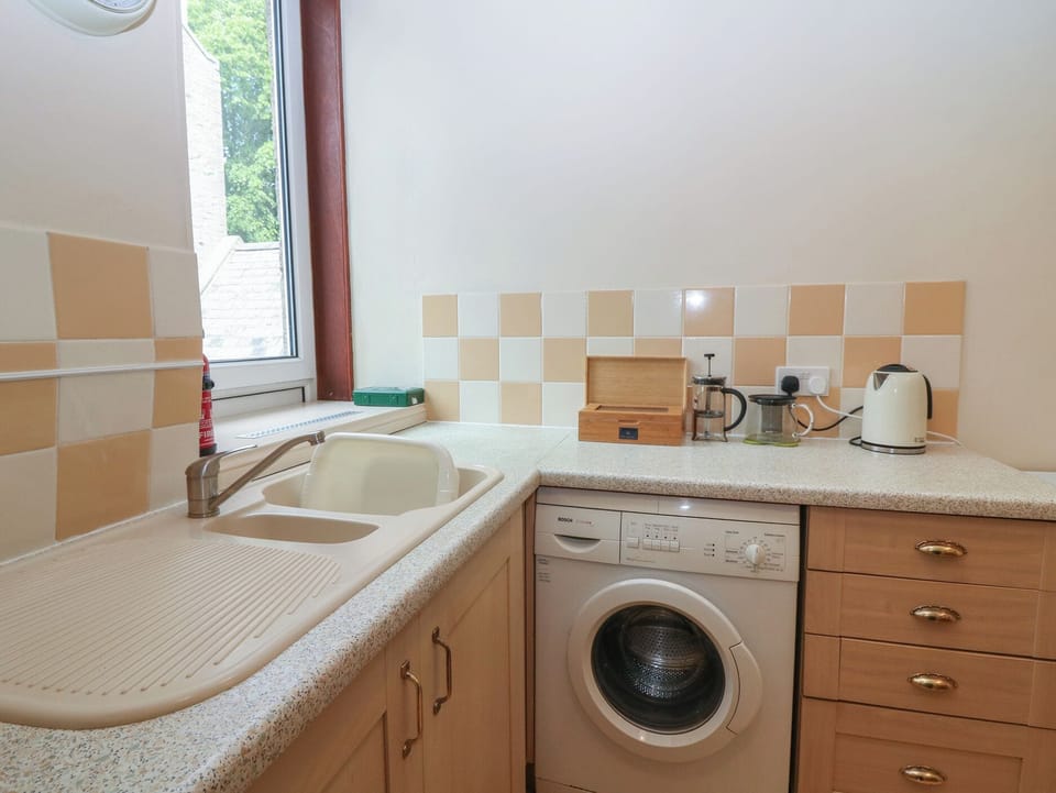 Dishwasher, cookware/dishes/utensils